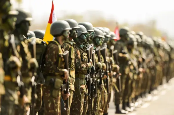 Comissão do Congresso aprova reajuste de 9% em salário de militares