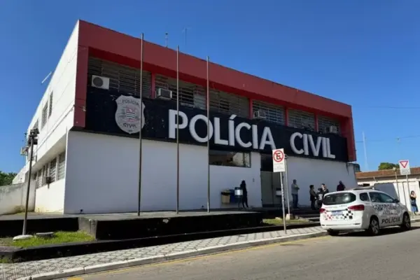 Pai é preso após esfaquear filho de 4 anos