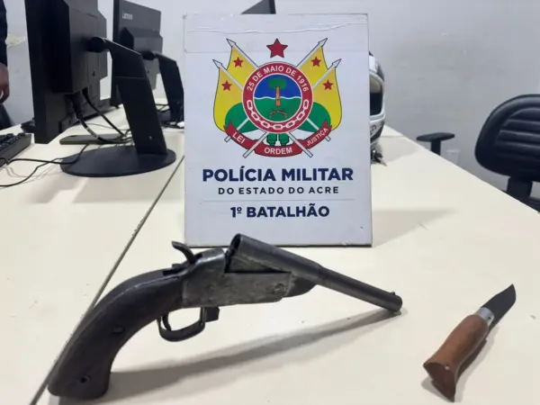 Assaltante é contido por vítima durante tentativa de roubo em parada de ônibus e acaba preso no AC