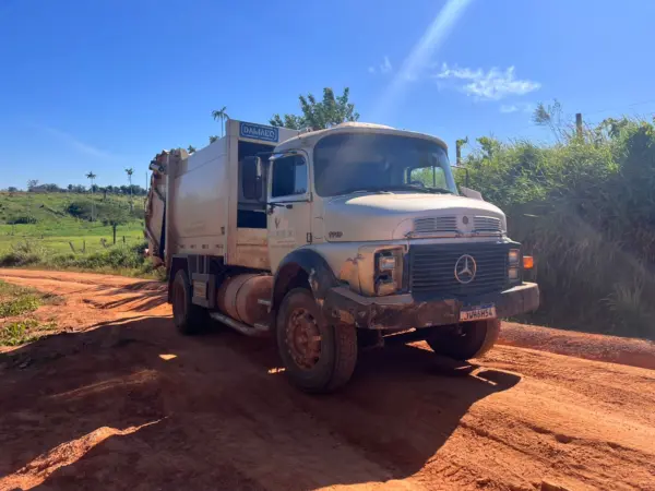 Trabalhadores de caminhão de lixo são sequestrados e veículo é levado por criminosos no Acre