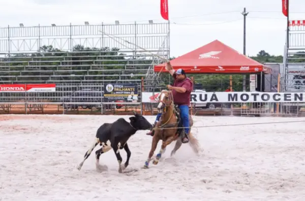 Prova do Laço agita arena da Expoacre Juruá com disputas acirradas e emoção do público