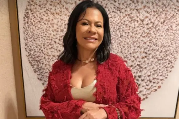 Dona Ruth faz 1ª aparição após perder guarda do neto e cita Marília