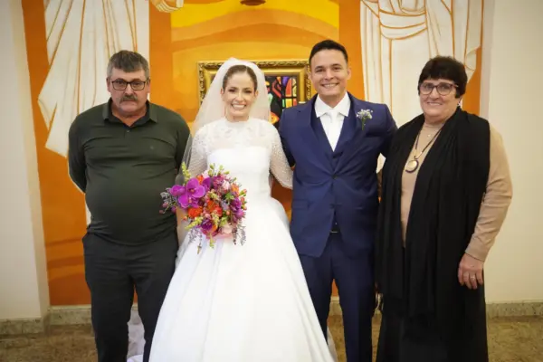 No dia 20 de junho, a Capela da Catedral Santo Antônio, em Chapecó foi o cenário para a união de Flaviane Stedille e João Paulo Bittar, Veja mais na coluna Giu Evangelista