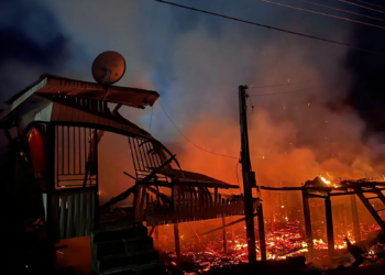 Incêndio destrói quatro casas em Tarauacá; Bombeiros atuaram por 4h no combate