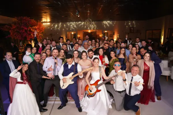 No dia 20 de junho, a Capela da Catedral Santo Antônio, em Chapecó foi o cenário para a união de Flaviane Stedille e João Paulo Bittar, Veja mais na coluna Giu Evangelista