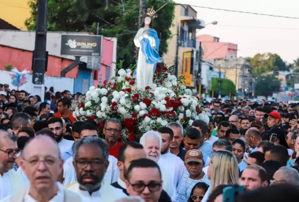 Procissão de Nossa Senhora da Glória deve reunir 50 mil pessoas em Cruzeiro do Sul; serviços públicos funcionarão durante o feriado