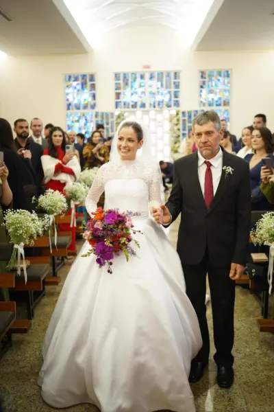 No dia 20 de junho, a Capela da Catedral Santo Antônio, em Chapecó foi o cenário para a união de Flaviane Stedille e João Paulo Bittar, Veja mais na coluna Giu Evangelista