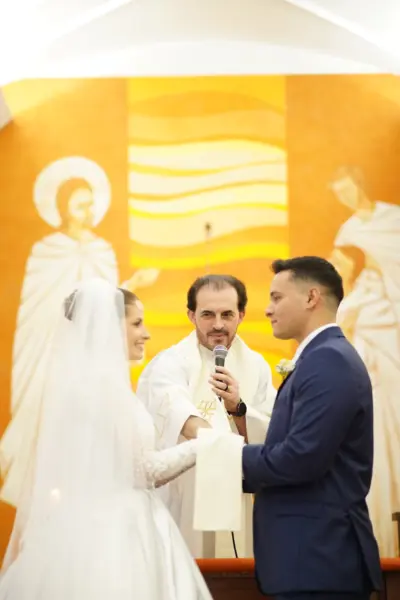 No dia 20 de junho, a Capela da Catedral Santo Antônio, em Chapecó foi o cenário para a união de Flaviane Stedille e João Paulo Bittar, Veja mais na coluna Giu Evangelista