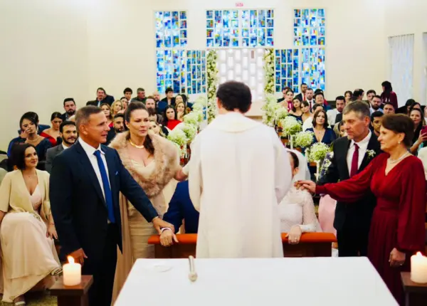No dia 20 de junho, a Capela da Catedral Santo Antônio, em Chapecó foi o cenário para a união de Flaviane Stedille e João Paulo Bittar, Veja mais na coluna Giu Evangelista