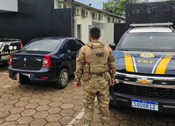 Homem é preso com carro roubado em Rio Branco durante abordagem da PRF