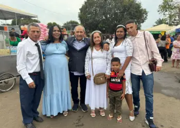 Três gerações da mesma família dizem “sim” no casamento coletivo da Expoacre