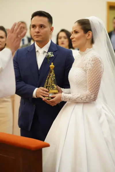 No dia 20 de junho, a Capela da Catedral Santo Antônio, em Chapecó foi o cenário para a união de Flaviane Stedille e João Paulo Bittar, Veja mais na coluna Giu Evangelista