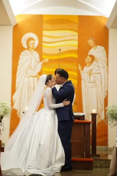 No dia 20 de junho, a Capela da Catedral Santo Antônio, em Chapecó foi o cenário para a união de Flaviane Stedille e João Paulo Bittar, Veja mais na coluna Giu Evangelista