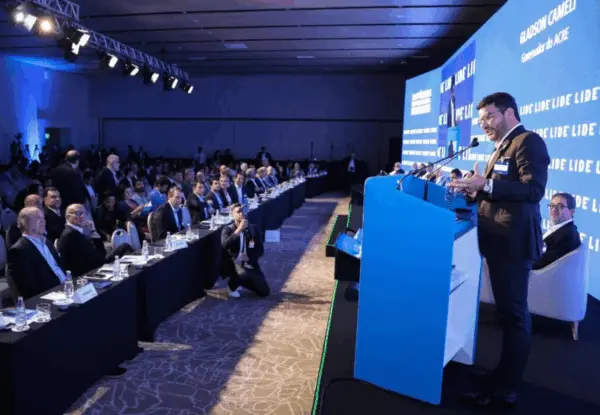 Sustentabilidade e mudanças climáticas são tema de palestra do governador Gladson em fórum empresarial no Rio de Janeiro