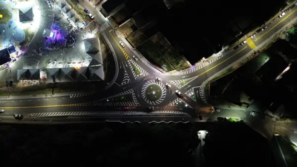 Nova rotatória é inaugurada em Cruzeiro do Sul durante abertura do Festival da Farinha