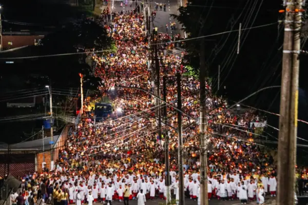 FOTOS: Milhares de fiéis acompanham procissão do Novenário de Nossa Senhora da Glória em Cruzeiro do Sul 1 FOTOS: Milhares de fiéis acompanham procissão do Novenário de Nossa Senhora da Glória em Cruzeiro do Sul