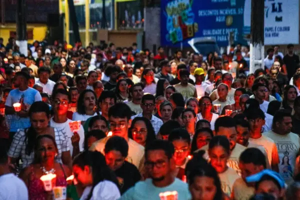 FOTOS: Milhares de fiéis acompanham procissão do Novenário de Nossa Senhora da Glória em Cruzeiro do Sul 5 FOTOS: Milhares de fiéis acompanham procissão do Novenário de Nossa Senhora da Glória em Cruzeiro do Sul