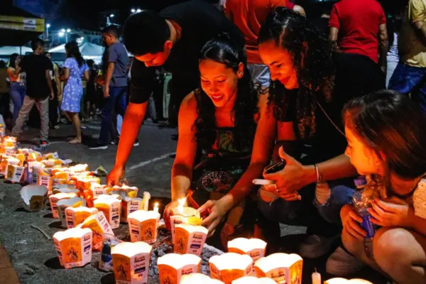 FOTOS: Milhares de fiéis acompanham procissão do Novenário de Nossa Senhora da Glória em Cruzeiro do Sul 4 FOTOS: Milhares de fiéis acompanham procissão do Novenário de Nossa Senhora da Glória em Cruzeiro do Sul