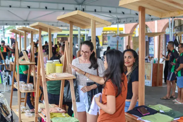 Feira do Empreendedor fortalece pequenos negócios durante o Novenário em Cruzeiro do Sul