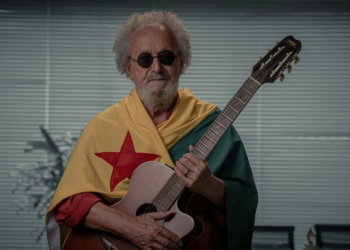 O show “É Cantando que a Gente se Entende”, que celebra os 45 anos de carreira de Sérgio Souto acontece no AFA Jardim, nesta sexta, 15