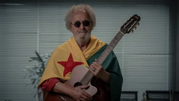 O show “É Cantando que a Gente se Entende”, que celebra os 45 anos de carreira de Sérgio Souto acontece no AFA Jardim, nesta sexta, 15