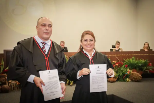 Waldirene Cordeiro e Lois Arruda tomam posse na presidência e vice-presidência do TRE-AC