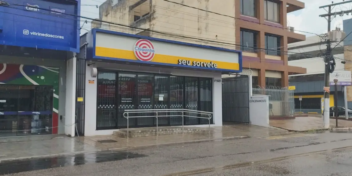 Padrão elétrico da sorveteria Chiquinho pega fogo e assusta funcionários e moradores no Bosque