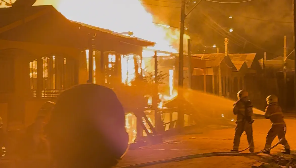 Incêndio destrói quatro casas em Tarauacá; Bombeiros atuaram por 4h no combate