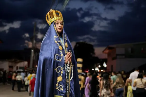 FOTOS: Milhares de fiéis acompanham procissão do Novenário de Nossa Senhora da Glória em Cruzeiro do Sul 2 FOTOS: Milhares de fiéis acompanham procissão do Novenário de Nossa Senhora da Glória em Cruzeiro do Sul