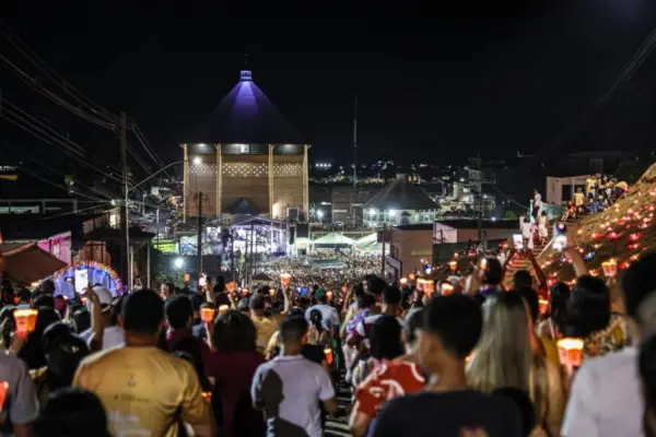 FOTOS: Milhares de fiéis acompanham procissão do Novenário de Nossa Senhora da Glória em Cruzeiro do Sul 10 FOTOS: Milhares de fiéis acompanham procissão do Novenário de Nossa Senhora da Glória em Cruzeiro do Sul