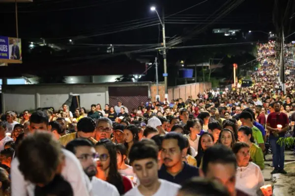 FOTOS: Milhares de fiéis acompanham procissão do Novenário de Nossa Senhora da Glória em Cruzeiro do Sul 7 FOTOS: Milhares de fiéis acompanham procissão do Novenário de Nossa Senhora da Glória em Cruzeiro do Sul