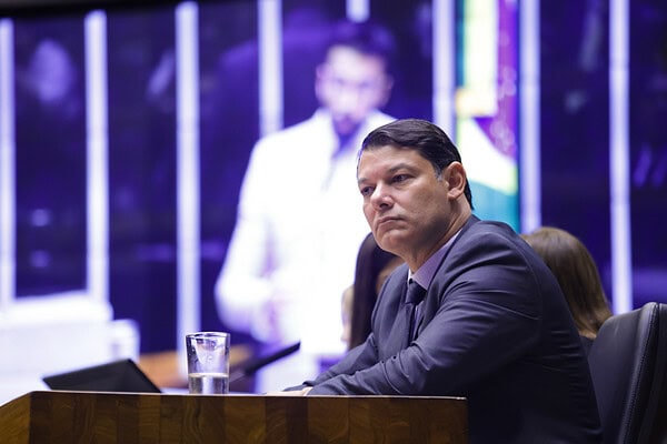 Roberto Duarte denuncia renda extra de ministros em conselhos de empresas com participação pública