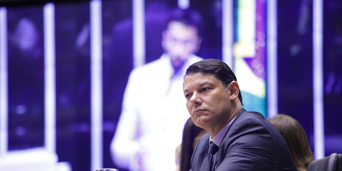 Roberto Duarte denuncia renda extra de ministros em conselhos de empresas com participação pública