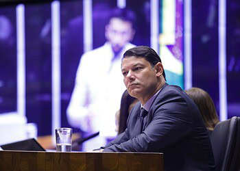 Roberto Duarte denuncia renda extra de ministros em conselhos de empresas com participação pública