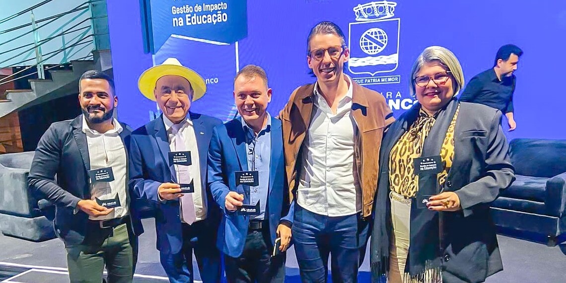 Rio Branco recebe prêmio nacional por programa que melhora ensino e aproxima famílias da escola