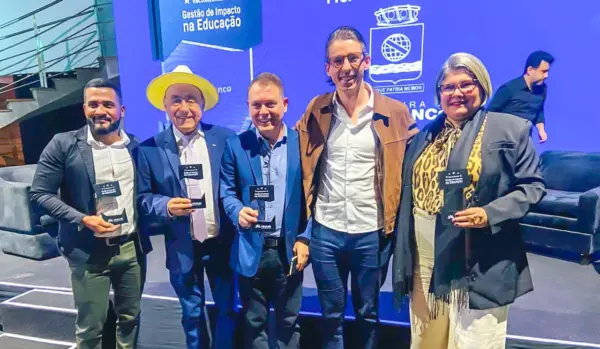 Rio Branco recebe prêmio nacional por programa que melhora ensino e aproxima famílias da escola