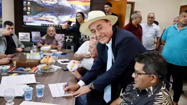 Prefeitos do Acre unem forças para enfrentar crise do lixo com apoio de Rio Branco e recursos federais