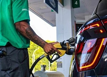 A gasolina passa por uma elevação de 30% de etanol anidro na mistura, enquanto o óleo diesel aumenta 15% do biodiesel em sua composição - (crédito: Kayo Magalhães/CB/D.A Press)