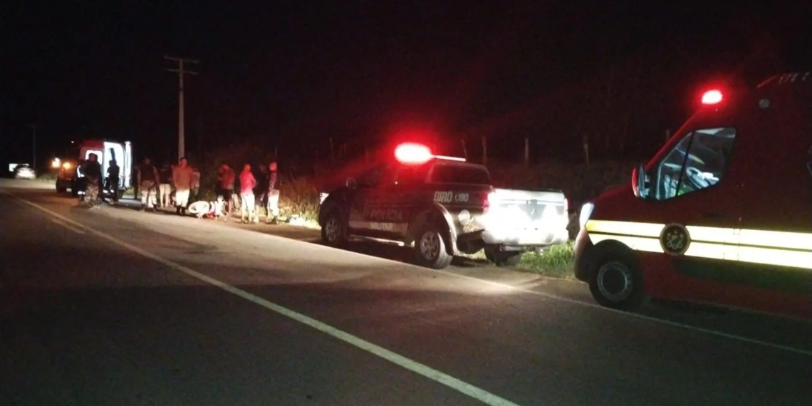 Colisão entre motos deixa um morto e outro gravemente ferido na BR-317