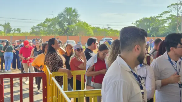 FOTOS: Apoiadores e militantes já se concentram na Cooperacre, em Rio Branco, para esperar o presidente Lula 1 FOTOS: Apoiadores e militantes já se concentram na Cooperacre, em Rio Branco, para esperar o presidente Lula