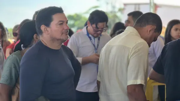 FOTOS: Apoiadores e militantes já se concentram na Cooperacre, em Rio Branco, para esperar o presidente Lula 2 FOTOS: Apoiadores e militantes já se concentram na Cooperacre, em Rio Branco, para esperar o presidente Lula