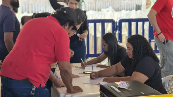 FOTOS: Apoiadores e militantes já se concentram na Cooperacre, em Rio Branco, para esperar o presidente Lula 4 FOTOS: Apoiadores e militantes já se concentram na Cooperacre, em Rio Branco, para esperar o presidente Lula