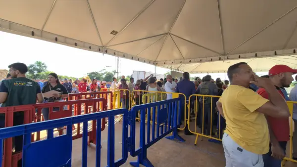 FOTOS: Apoiadores e militantes já se concentram na Cooperacre, em Rio Branco, para esperar o presidente Lula 11 FOTOS: Apoiadores e militantes já se concentram na Cooperacre, em Rio Branco, para esperar o presidente Lula