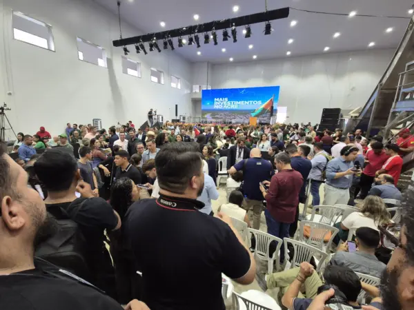 Lula chega à Cooperacre ao lado de Jorge Viana, ministros e Gladson para anunciar investimentos no Acre