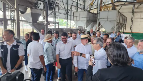 Lula chega à Cooperacre ao lado de Jorge Viana, ministros e Gladson para anunciar investimentos no Acre