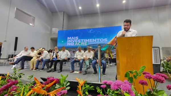 Com Lula no Acre, Camelí fala em união de esquerda e direita: “o senhor é bom, presidente”