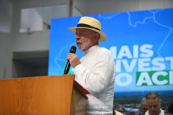 Lula anuncia R$ 9 milhões para garantir água potável em comunidades rurais do Acre