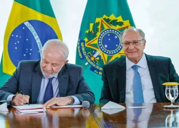 O governo federal espera anunciar medidas de apoio aos exportadores mais afetados pelo tarifaço imposto pelos EUA até amanhã (12/8) - (crédito: Ricardo Stuckert)