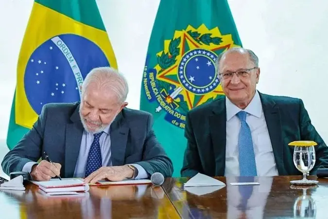 O governo federal espera anunciar medidas de apoio aos exportadores mais afetados pelo tarifaço imposto pelos EUA até amanhã (12/8) - (crédito: Ricardo Stuckert)