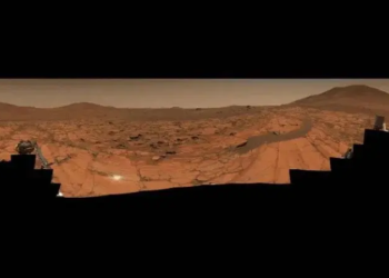 A imagem é uma coletânea de 96 fotos, unidas para simular uma visão 360º do ambiente marciano - (crédito: Nasa/JPL-Caltech/ASU/MSSS)